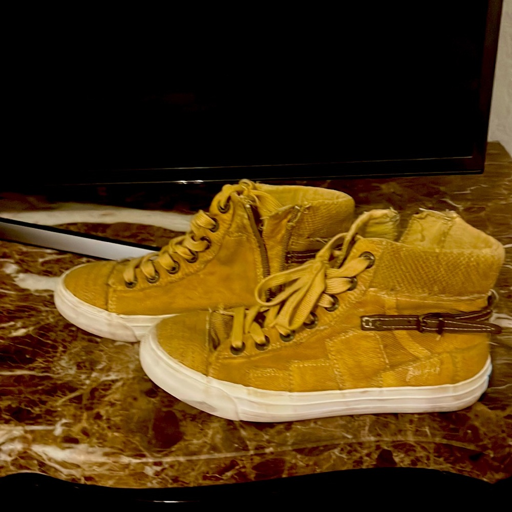Blowfish high top casual sneaker size 8